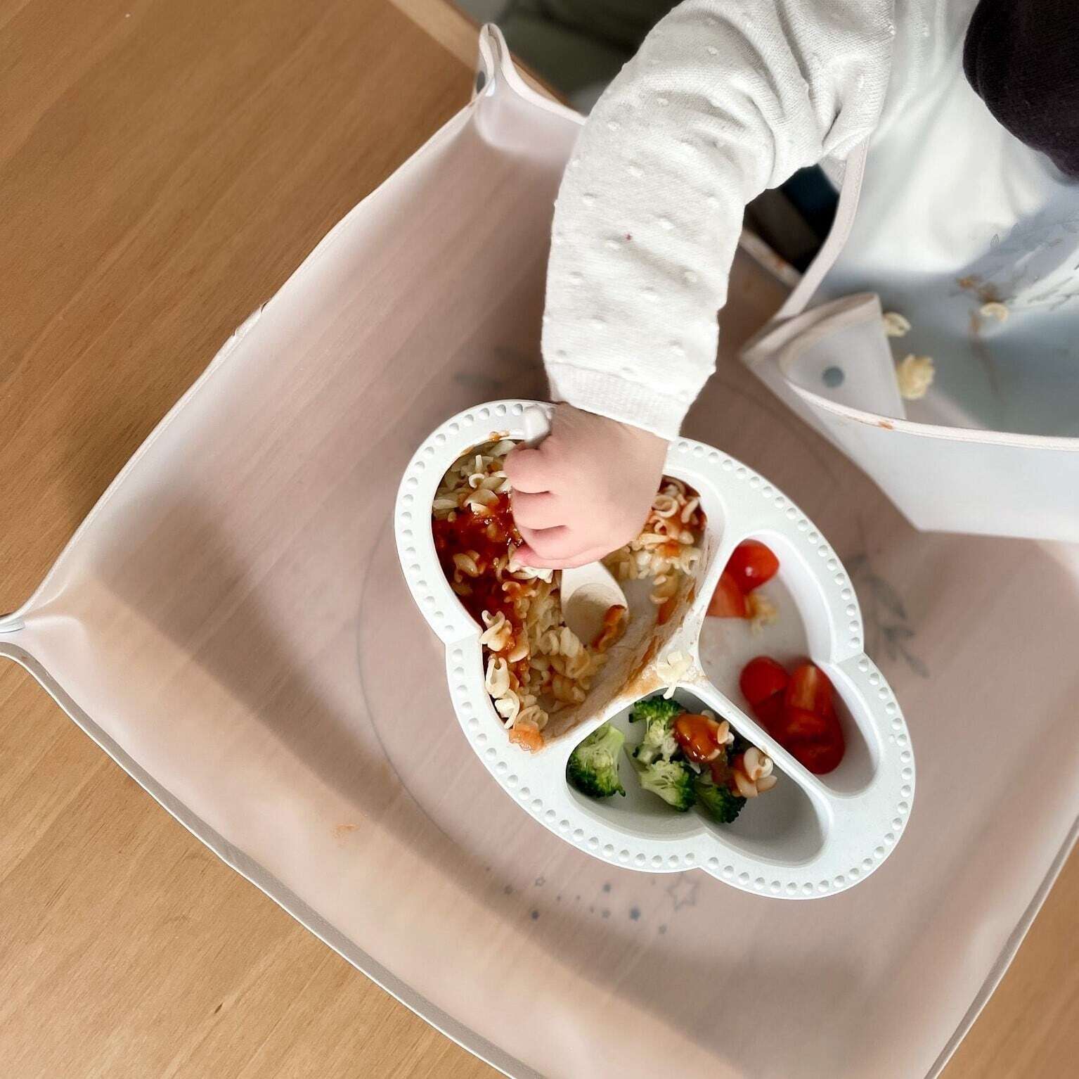Lien de famille もぐもぐ5点セット ベビー食器＆カトラリー EVA樹脂 お食事エプロン＆マット bien mangeシリーズ ベビーギフト 出産祝い ギフト プレゼント