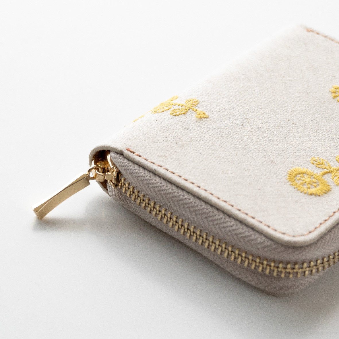 お札が折れない コンパクトウォレット 【 たんぽぽ日和 】 全面 刺繍 たんぽぽ ナチュラル イエロー ミニ財布
