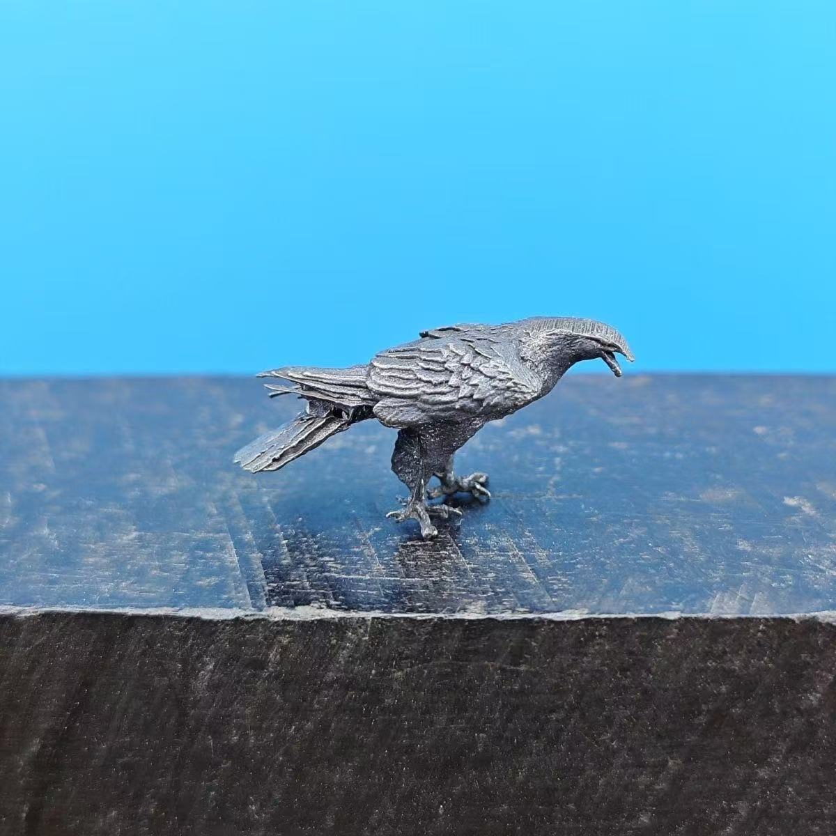 ワシ 置物 真鍮製 ミニチュア イーグル 鷲 オブジェ アンティーク調 動物 鳥 フィギュア インテリア 雑貨 デスク 飾り コレクション レトロ