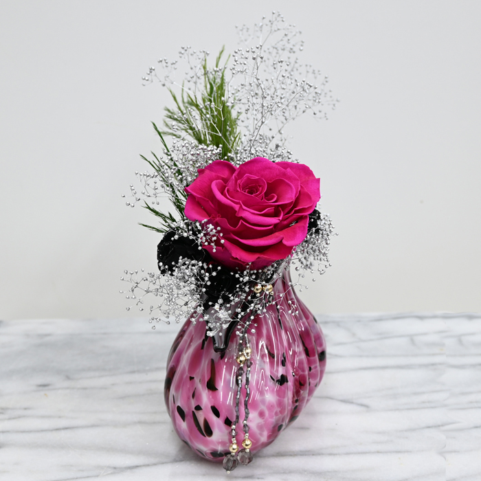 【最後の1点】ピンク＆ブラックローズ・グラス　Pink&black rose glass　超大輪薔薇　手作りガラスにアレンジ作品　プリザ　 癒やし　新居　転居　ギフト　お祝い　オフィス　画廊