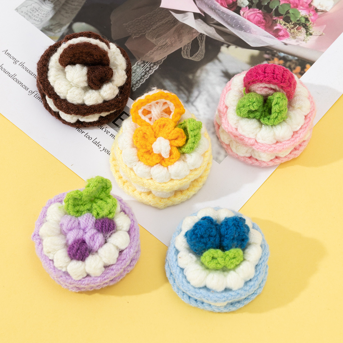 毛糸ケーキ キーホルダー 手編み風 5種類 ニット バッグチャーム かわいい スイーツ モチーフ 飾り 小物 アクセサリー 誕生日 プレゼント ギフト