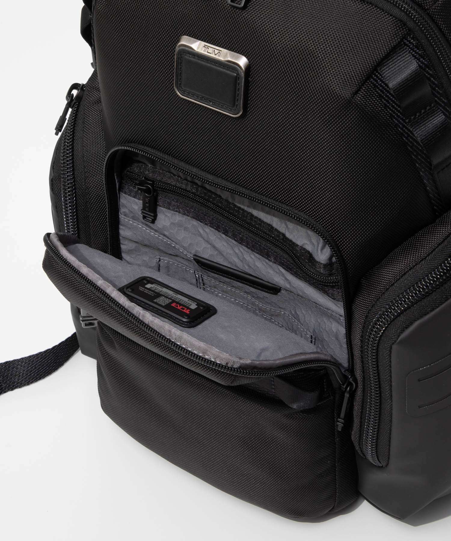 トゥミ TUMI ALPHA BRAVO アルファ ブラボー Navigation Backpack ナヴィゲーション バックパック 0232793D 142479 0232793DGMT 159082 リュックサック メンズ バッグ ブラック 防水加工 ラップトップ収納 PCポケット 収納力 大容量 通勤 ビジネス