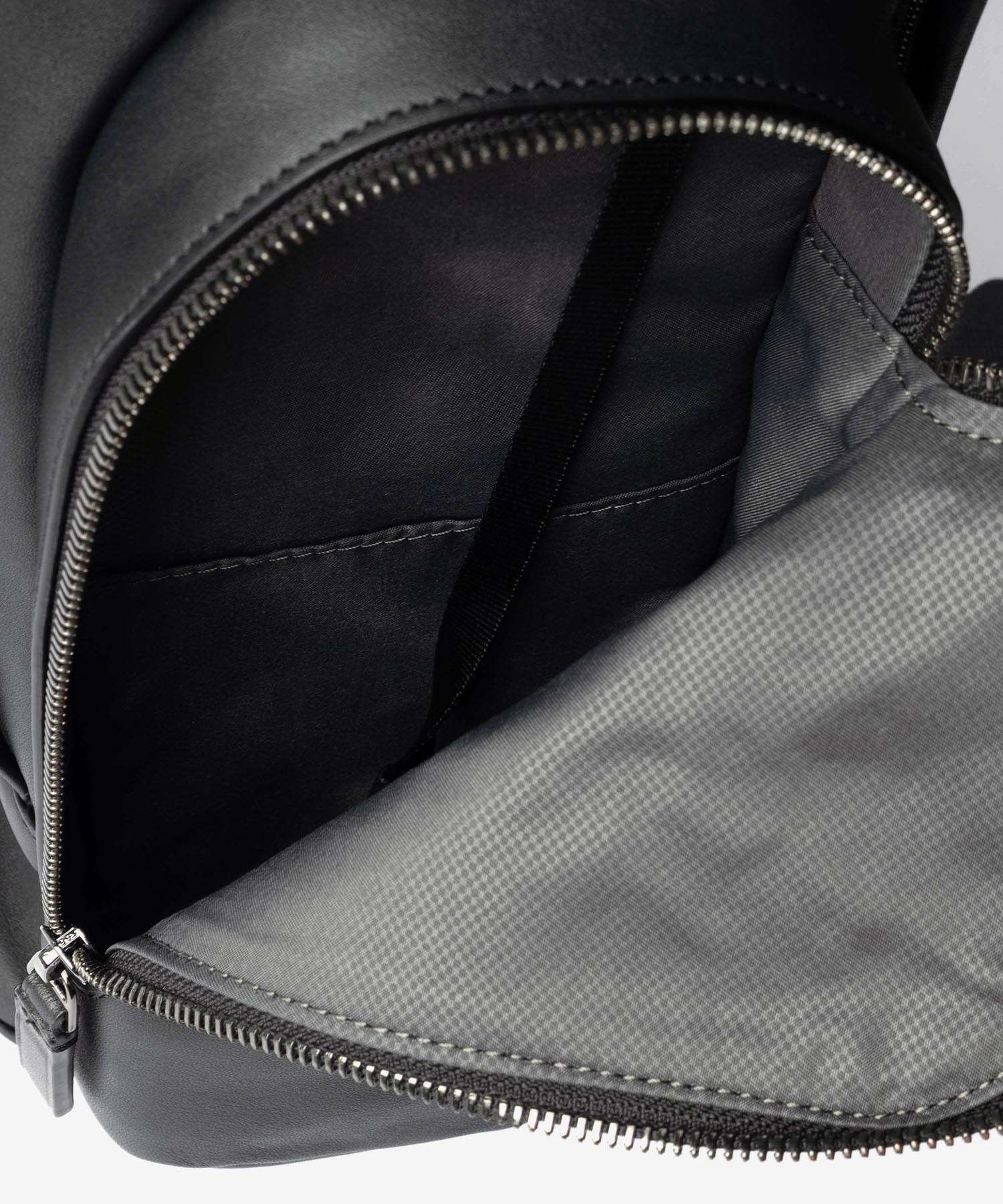 トゥミ TUMI HARRISON ハリソン SMALL GRIFFEN BACKPACK スモール グリフィン フラップ バックパック 06302065DBM 159056 リュックサック メンズ バッグ