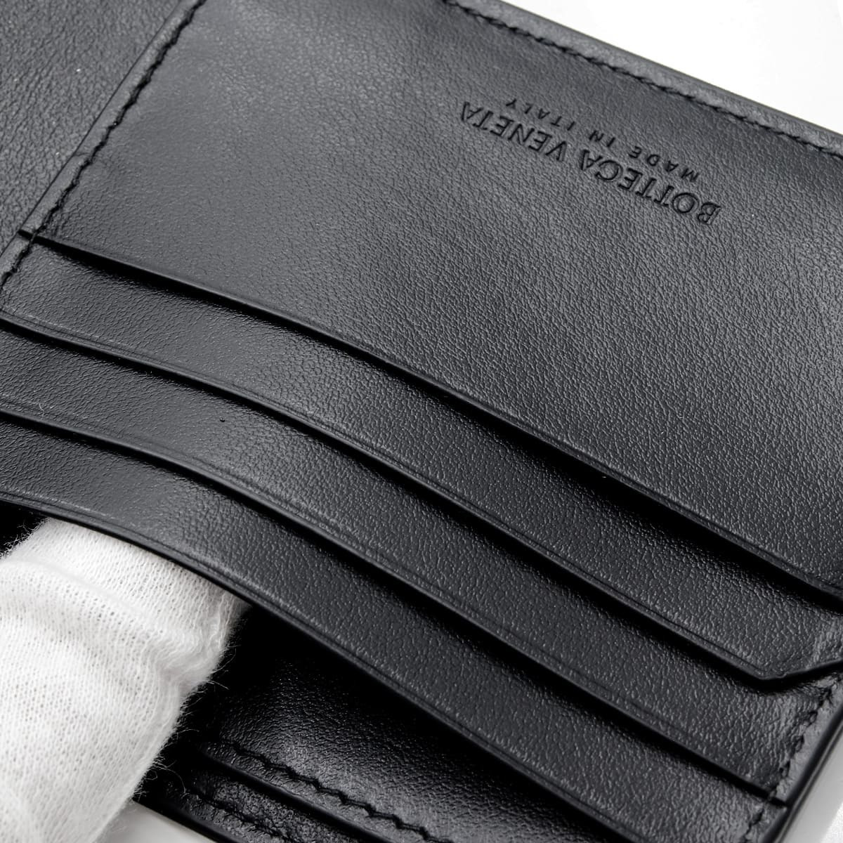 ボッテガヴェネタ 二つ折り財布 イントレチャート メンズ カーフレザー 本革 小銭入れ付き コンパクト ブラック 黒 BOTTEGA VENETA 805654 V69G1 8803