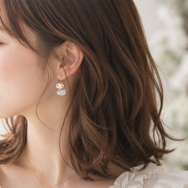 【リニューアル】白鳥ピアス/イヤリング【日本製】    