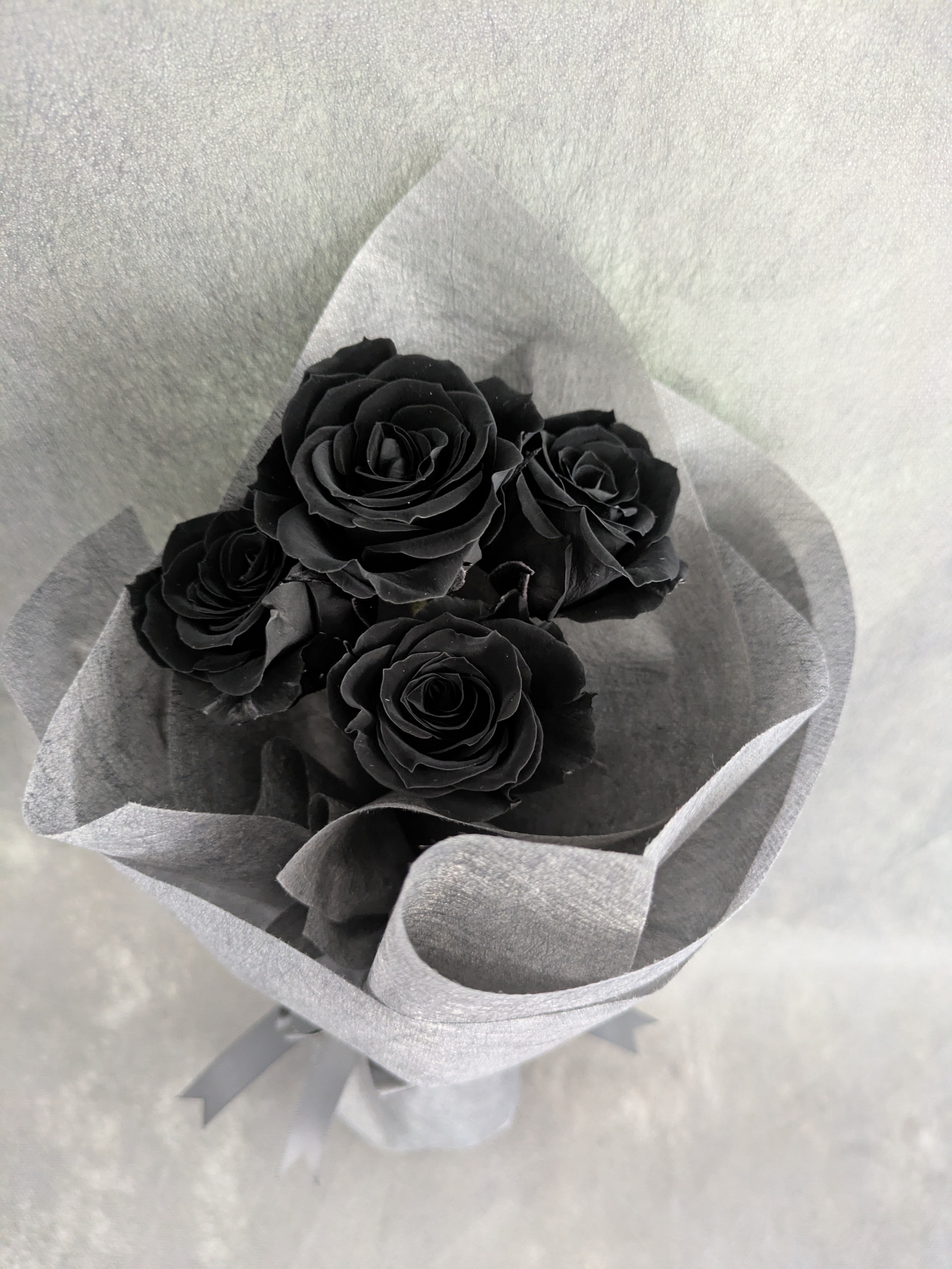 プリザーブドフラワー黒薔薇花束4輪／黒薔薇魔法発動中