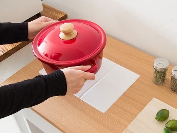 キッチンカウンター ゴミ箱収納 キッチンに作業スペース 幅80 おしゃれ 木製 引き出し付き レンジ台 タイル天板付き コンセント付き ホワイト 白 ナチュラル テーブル 下 ダストボックス ゴミ箱 収納 キッチン作業台 ：