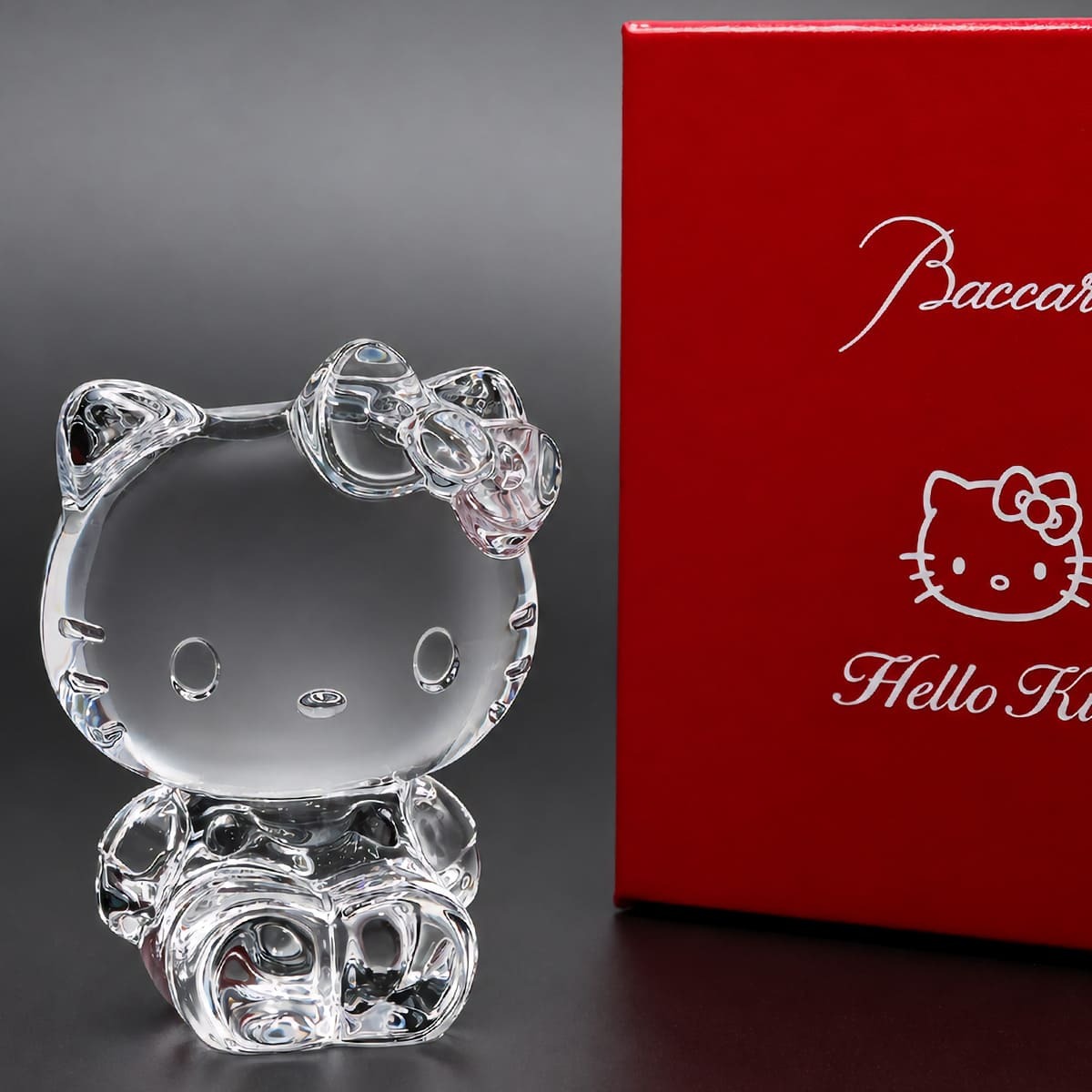 名入れ バカラ ハローキティ 2816542 Baccarat クリスタル 置物 オーナメント フィギュリン サンリオ コラボ 50周年 世界限定15000ピース 高さ9.5cm 正規品 誕生日 クリスマス ギフト プレゼント