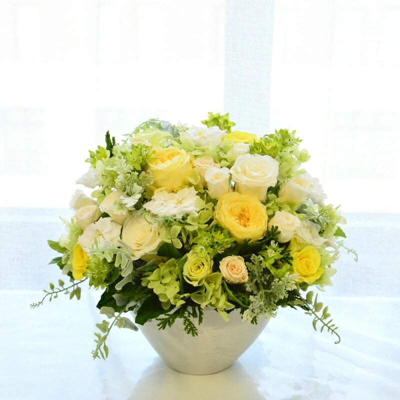 プリザーブドフラワーアレンジメント 【Delight lemon】 黄色と白の優しい色で華やかなプリザーブドフラワーのアレンジメント 御祝いやプレゼントにおススメ。プリザーブドフラワー 誕生日 花 プレゼント お礼 お祝い 本物 ギフト メッセージ ガラスドーム 送料無料 お礼 プリザーブド プレゼント おしゃれ リビング インテリア 枯れない花 土日発送 母の日 敬老の日 お中元 お歳暮