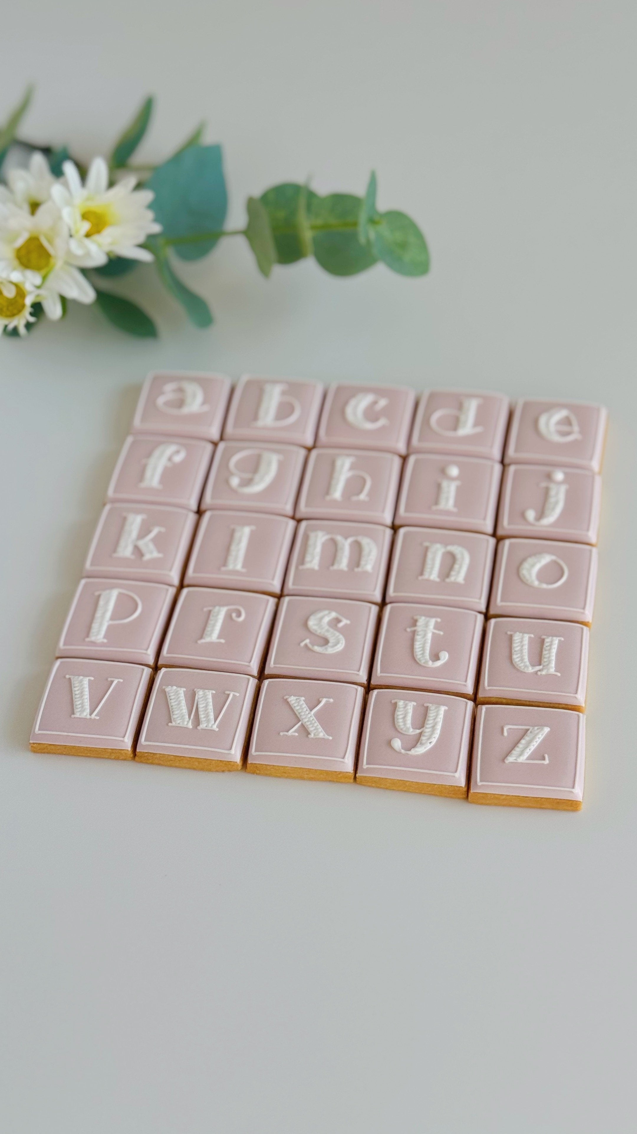 アルファベットクッキー（スクエア） お誕生日 記念日 結婚祝い 出産祝い 退職・送別 卒業・入学祝い 発表会 推し活 お礼・Thank youギフト ウェディング 周年祝い 開店・開業祝い