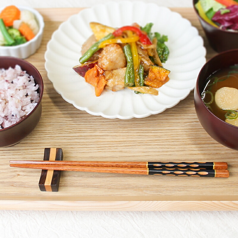 箸 お箸 はし おしゃれ かわいい 23cm カトラリー お弁当 大人 来客用 持ちやすい 木製 細い 先子供 すべらない 天然木製 プチギフト 粗品 プレゼント 引き出物 まとめ買い 細身六角箸 漆塗り おはし 和風 赤 黒 手彫り