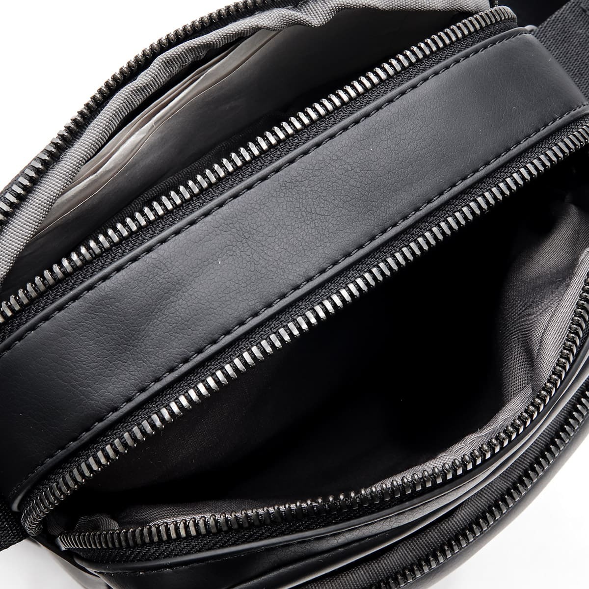 カルバンクライン ショルダーバッグ メンズ Calvin Klein BOLD CK POCKET REPORTER 斜めがけ クロスボディ ミニショルダー CKロゴ 型押し 前ポケット ブラック 黒 ポリウレタン LV04D3368G-UB1