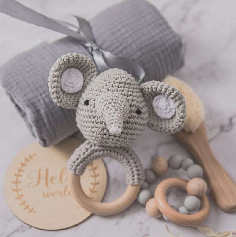 ぞうさん あみぐるみラトルのベビーギフト 5点セット Elephant Baby Rattle Teethers Set 90709（ぞうさんラトル リング歯固め ブランケット ブラシ ウッドメッセージカード）ギフト プレゼント 出産祝い