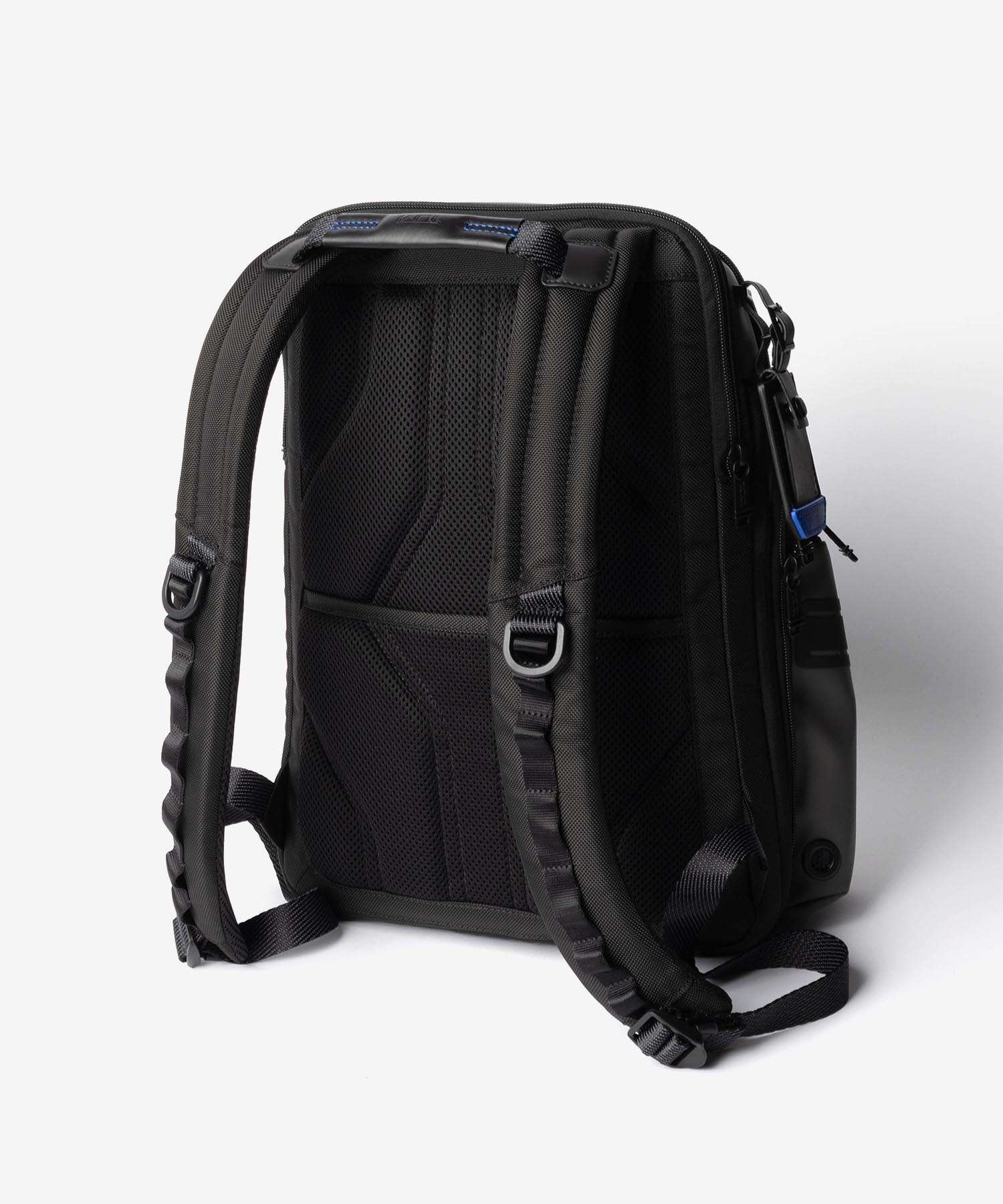 トゥミ TUMI ALPHA BRAVO アルファ ブラボー Navigation Backpack ナヴィゲーション バックパック 0232793D 142479 0232793DGMT 159082 リュックサック メンズ バッグ ブラック 防水加工 ラップトップ収納 PCポケット 収納力 大容量 通勤 ビジネス