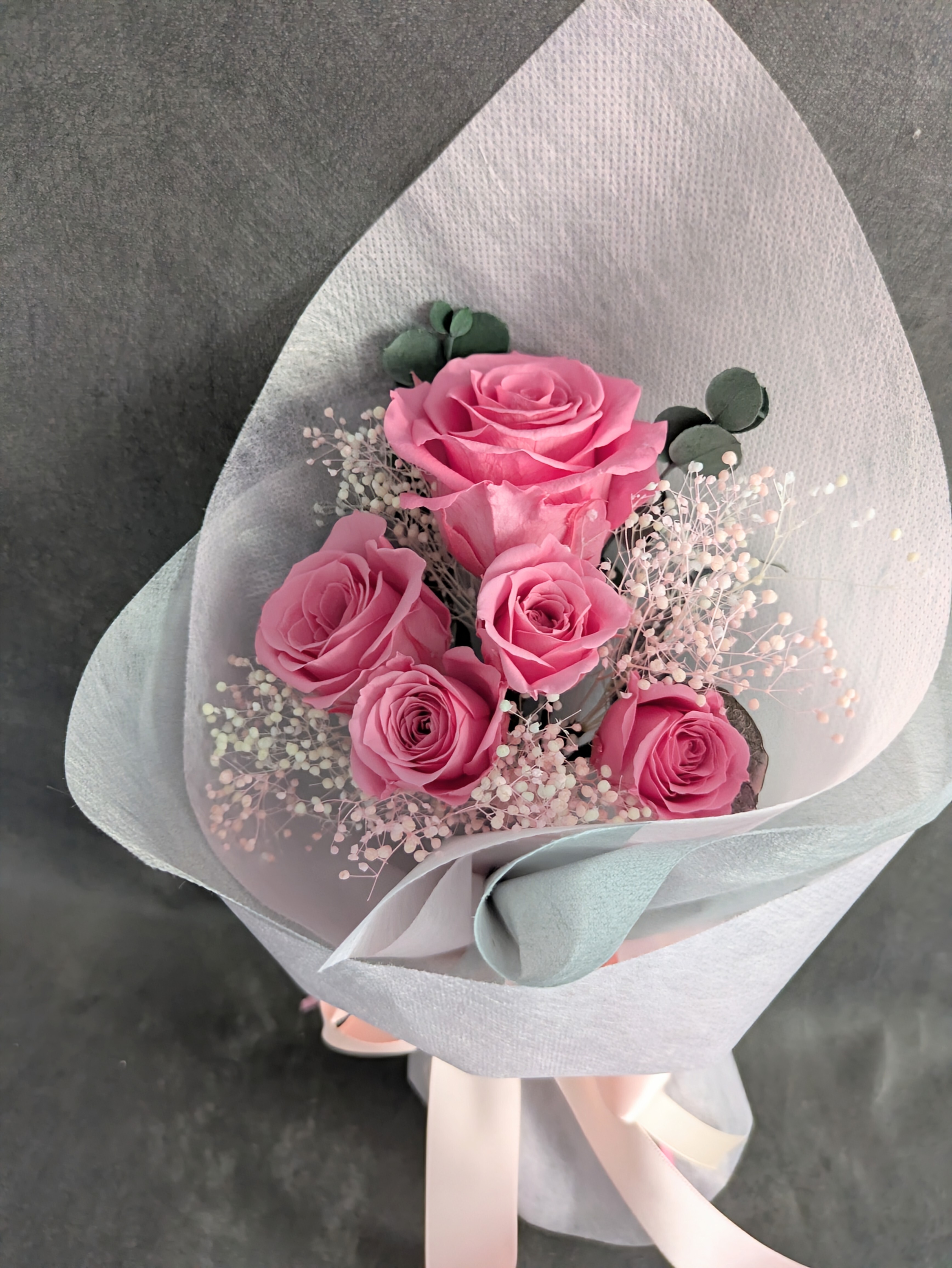 プリザーブドフラワーピンクの薔薇5輪の華色ふんわり花束（花束ラッピング）
