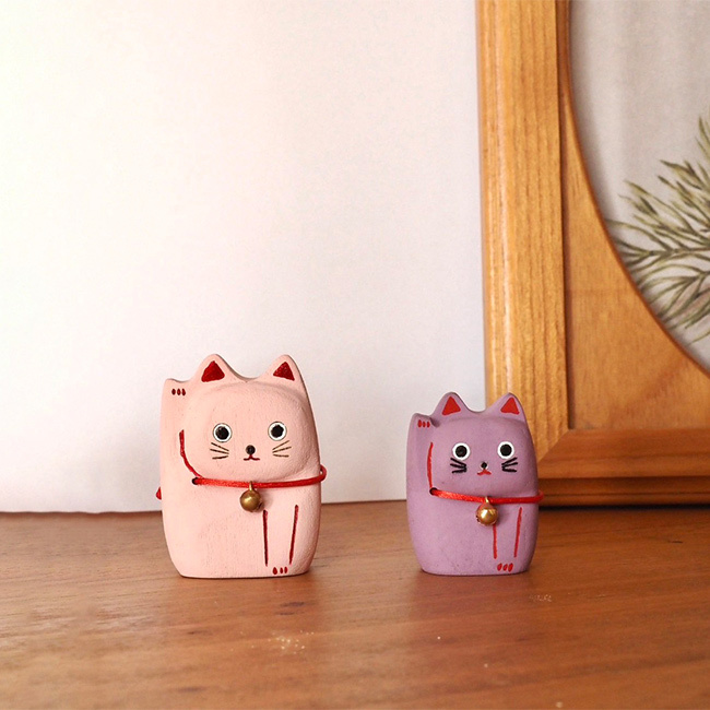 Lucky cat M[招き猫 置き物 置物 おしゃれ かわいい 縁起物 黒 白 金 猫 開運 グッズ 金運 アップ 幸運 インテリア 小さい ミニ 卓上 飾り 玄関 レジ横 デスク 小型 ミニサイズ 手のひらサイズ 木製 木箱 収納木箱付き 台座]