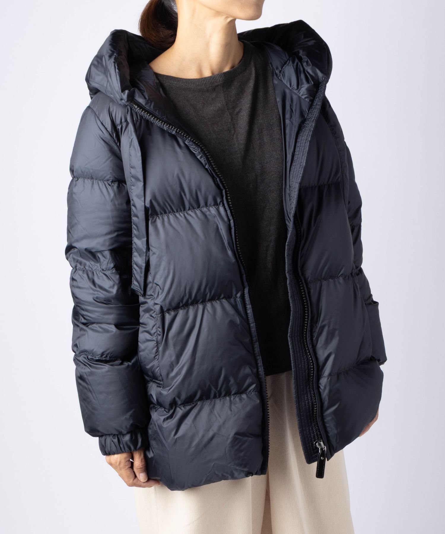マックスマーラ Max Mara THE CUBE ザ キューブ SEIA Roomy puffer jacket in water repellent plain セイA テクニカル キャンバス ダウンジャケット 2629486085600 レディース アウター