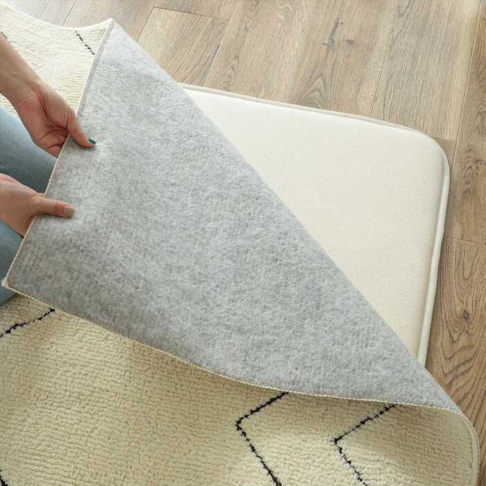 ラグ カーペット クッションマット マット 170×170cm ピタリ プラス すべり止め 下敷き 滑り止め 手洗い 防音マット 防音 防ダニ加工 ホット 対応 床暖房対応 ウレタン入り下敷き 保温性 下 絨毯下 便利 無地 ホワイト オールシーズン
