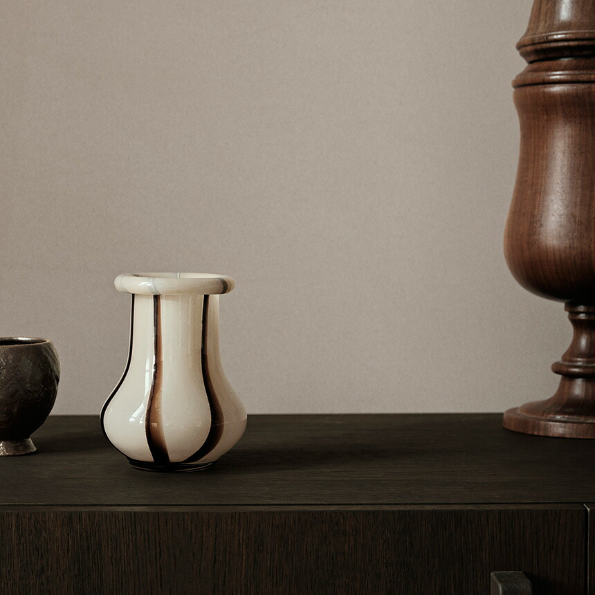ferm LIVING ファームリビング Riban リバン 北欧 花瓶 フラワーベース 高さ24cm 北欧雑貨ガラス花瓶 ガラス モダン ブランド 人気 おしゃれ インテリア フラワーベース 白 ホワイト クリーム 雑貨 オブジェ
