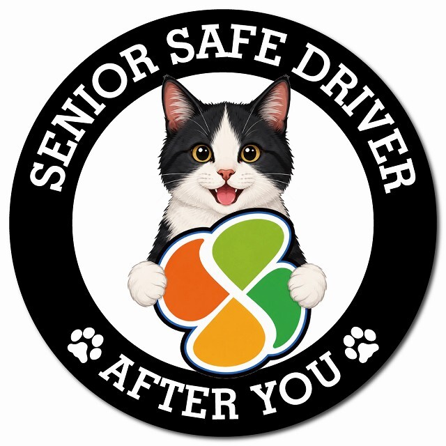 カーサイン 高齢者マーク SENIOR SAFE DRIVER 黒白（ハチワレ） マグネット 強力 直径13cm 肉球 日本製 車 ステッカー