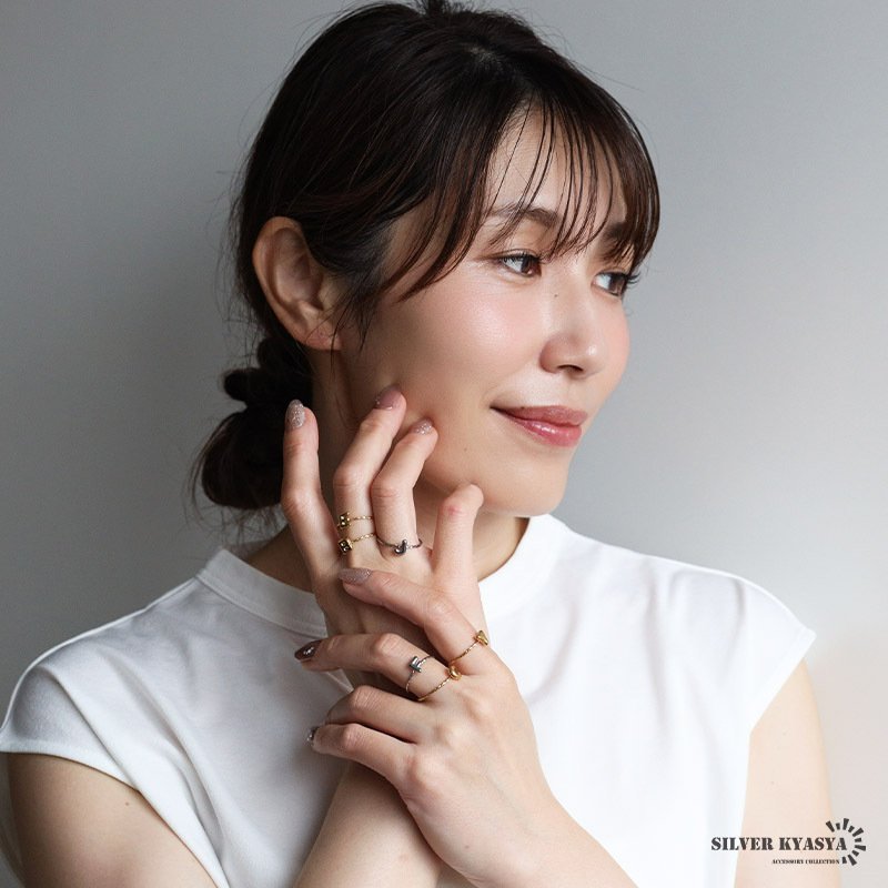 ステンレス イニシャル オープンリング 18KGP レディース 指輪 アルファベットリング 英字リング ゴールド シルバー 華奢 細身 小ぶり かわいい書体 シンプル 重ね付け 金属アレルギー対応 韓国アクセサリー ファッション