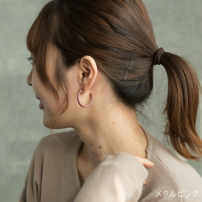 ピアス チタン フープ ハーフ 大きめ 純チタン 幅3mm×直径30mm 全8色 アレルギー対応 医療用 日本製 おすすめ メンズ レディース 片耳 1個 かわいい カラフル