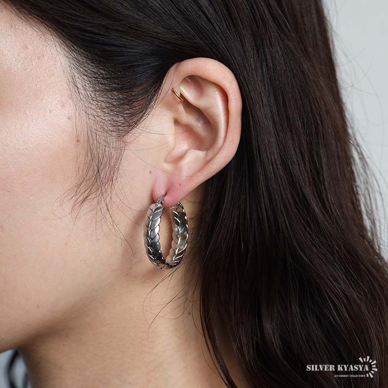 ステンレス 編み込みピアス 大ぶりピアス フープピアス ゴールド シルバー プチプラ 大きめ 存在感 メタル サークル リーフ 月桂冠 フィッシュボーン 両耳2点 レディース 女性 金属アレルギー対応 イヤリング