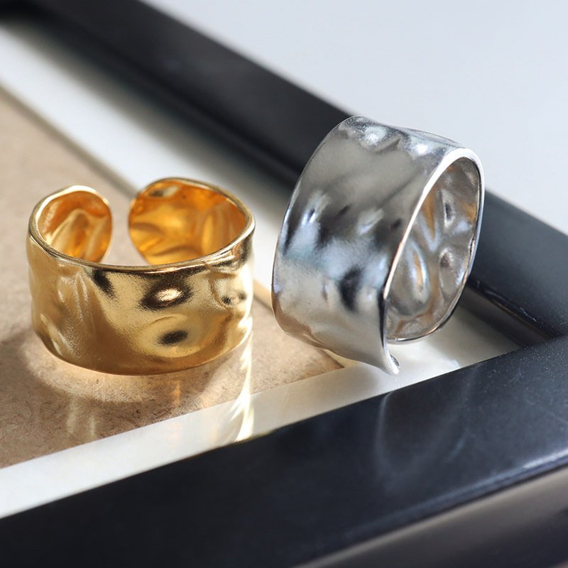 ステンレス ゆがみリング ワイドリング 槌目模様 凹凸 マットリング シンプルリング ゴールド 18K GP シルバー フリーサイズ レディース 女性 指輪 金属アレルギー対応