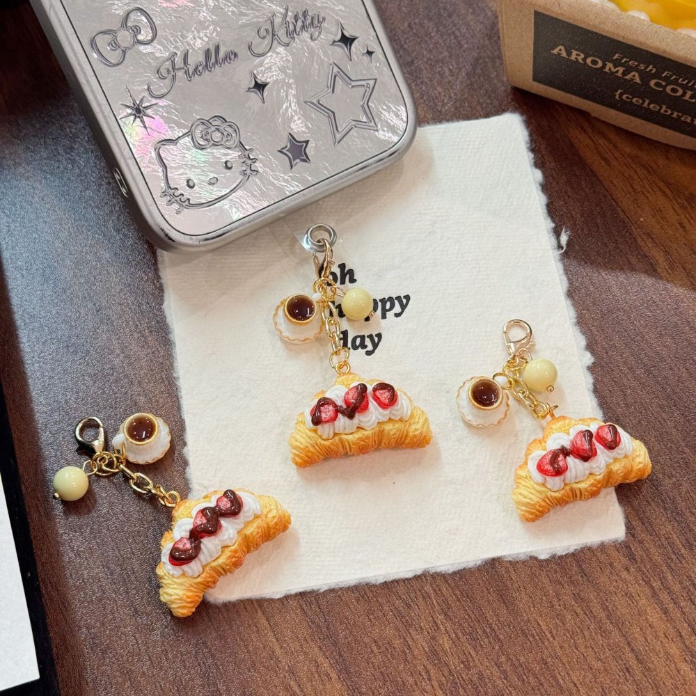 クロワッサン キーホルダー 2個セット ミニチュア パン スイーツ風 チャーム クリーム デコ バッグチャーム スマホストラップ ポーチ ファスナー 小物 かわいい ギフト