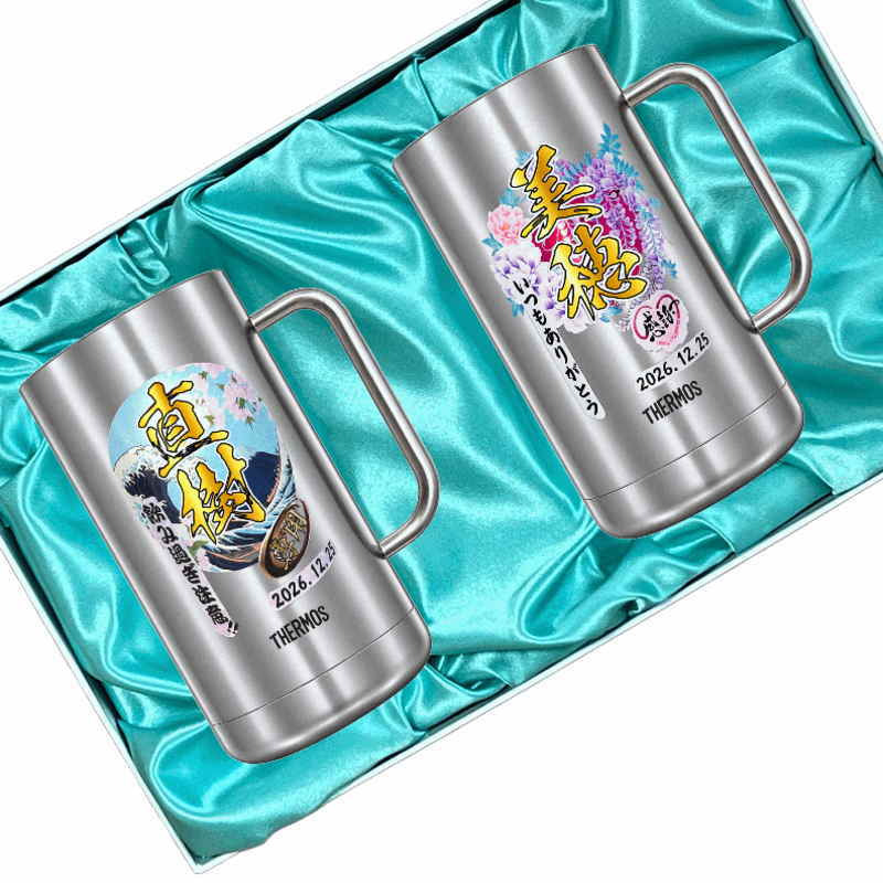 名入れ ビールジョッキ サーモス ペア プレゼント 真空断熱 保温 保冷 食洗器 対応 ステンレス 名前入り ステンレスジョッキ プリント 印刷 印字 グラス コップ ビアグラス おしゃれ ビールグラス 父の日 母の日 結婚祝い 無料 ラッピング ジョッキ カラー ネーム入れ バースデー ギフト 720 ml 化粧箱 入り JDK-721 ビアジョッキ セット 背景/イラスト入り PI31