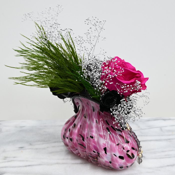 【最後の1点】ピンク＆ブラックローズ・グラス　Pink&black rose glass　超大輪薔薇　手作りガラスにアレンジ作品　プリザ　 癒やし　新居　転居　ギフト　お祝い　オフィス　画廊