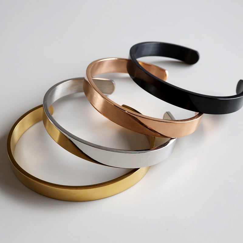 ステンレス 幅8mm 平打ちバングル シンプル 4カラー 2サイズ ブレスレット レディース メンズ アクセサリー 無地 光沢 オープンタイプ 上品 ベーシック ミニマル カジュアル きれいめ 重ね付け 男女兼用 金属アレルギー対応 【刻印対象】