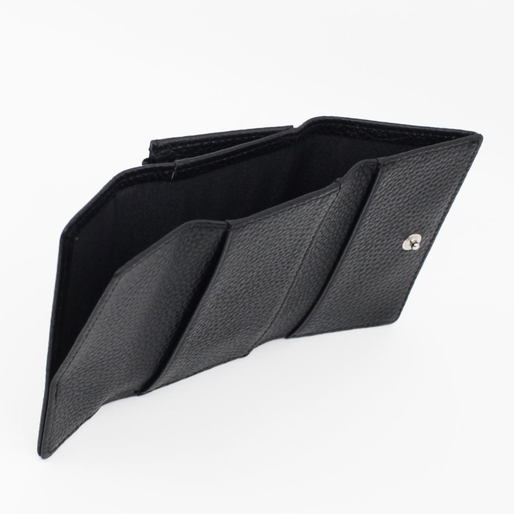 モンテスピガ　monte SPIGA　三つ折り財布　コンパクト財布　MOSMSP501BK　ブラック　黒　シュリンクレザー　牛革　トライフォード ウォレット