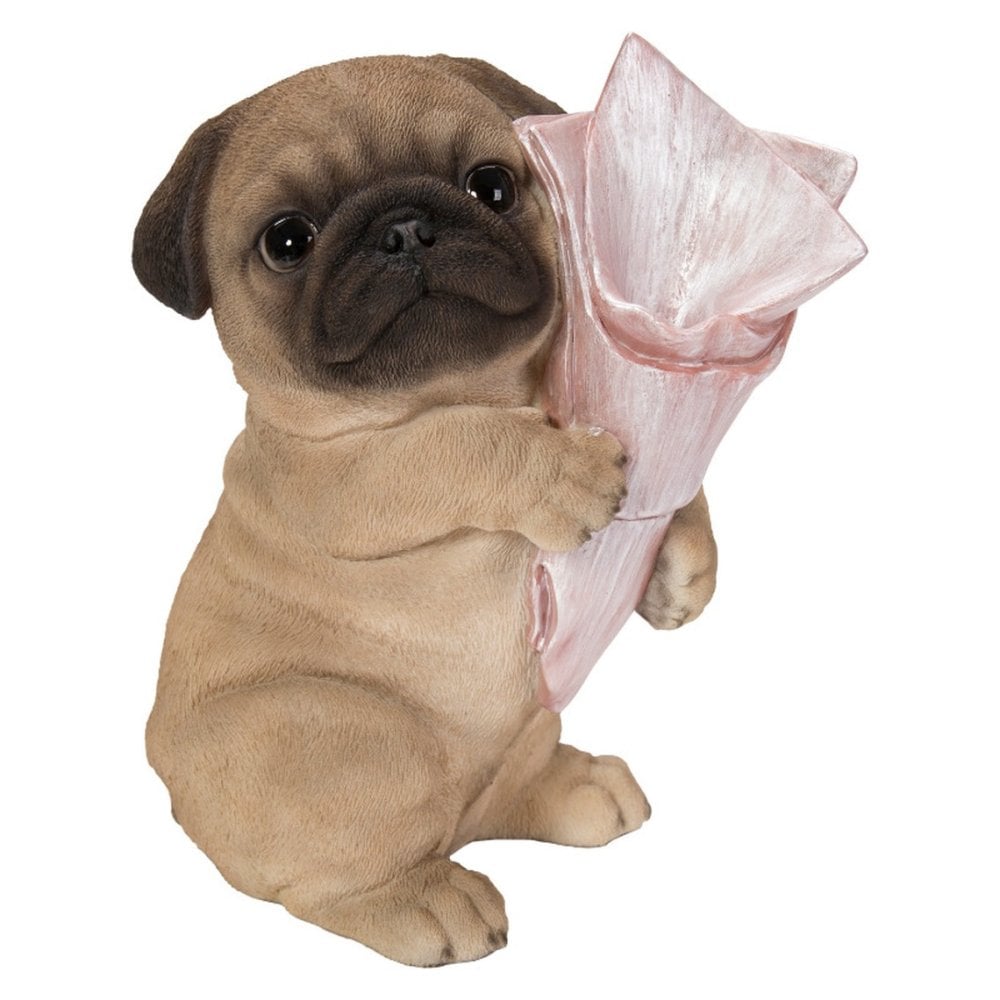 置物 woobia ウービア 犬 鼻ぺちゃ ブーケを持つパグ 一輪挿し 高さ17cm 花器 ぶさかわ リアル 本物そっくり イギリス生まれ 職人手彩色 縁起物 戌年 玄関 インテリア 新築祝い 引っ越し祝い 開店祝い 出産祝い 誕生日 お祝い ギフト プレゼント 犬好き パグ好き