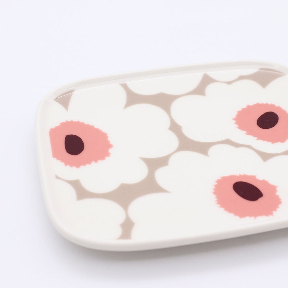 マリメッコ ウニッコ プレート15×12cm クレイ/ホワイト/ローズ marimekko UNIKKO 皿 食器 ギフト 耐熱 電子レンジ対応 結婚祝い プレゼント 贈り物