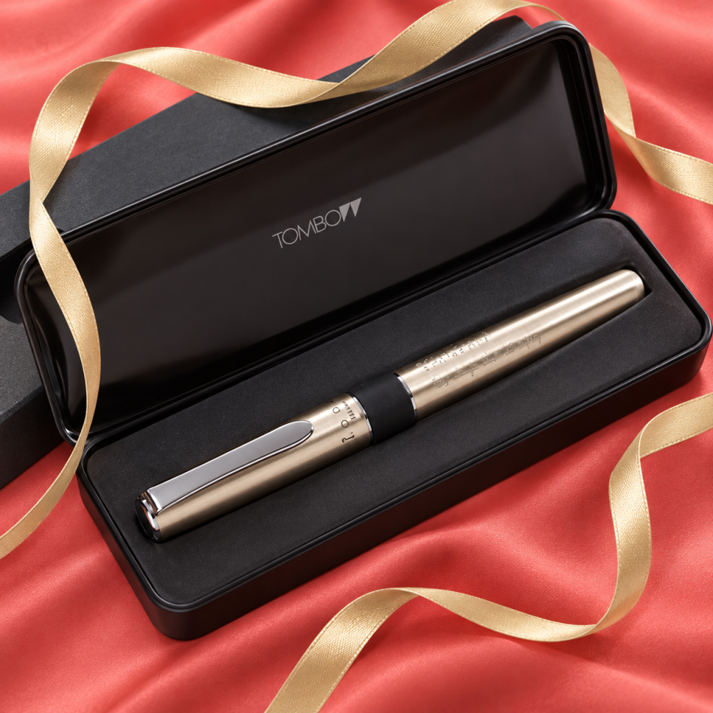 卒業 退職 名入れ ギフト MXX ボールペン TOMBOW ボールペン / プレゼント ギフト 退職 記念 誕生日 祝い 昇進 ビジネスアイテム 男性 黒 銀 おしゃれ スタイリッシュ