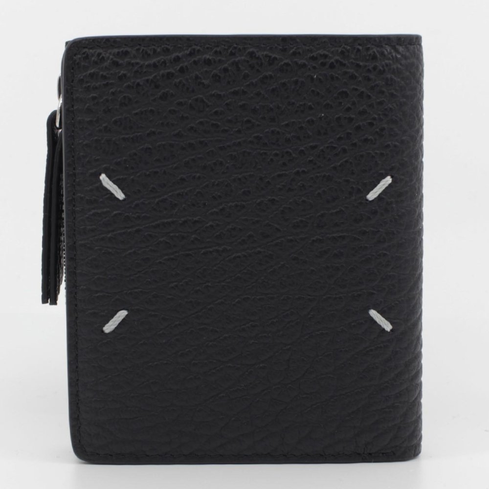 メゾン マルジェラ　Maison Margiela　二つ折り財布　SA1UI0023 P4455 T8103　ブラック　グレインレザー　4ステッチ フリップフラップ ウォレット　コンパクト財布　ミニウォレット
