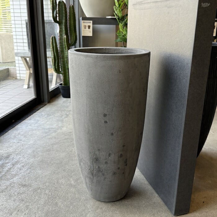 植木鉢 おしゃれ 大型 軽量 11号 鉢カバー KONTON コントン コーテス ラウンドハイ 縦長 トール 背が高い スリム 丸型 屋外 高級 北欧 モダン ナチュラル 観葉植物用 サボテン シンボルツリー 特大 玄関 テラス インテリア プランター 深型 セメント グレー