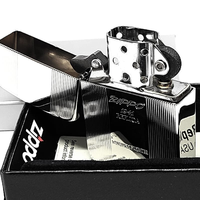 ZIPPO ライター 1941復刻 プレミアムシャイン シルバー 鏡面仕上げ ジッポ ロゴ 両面加工 ストライプ 彫刻 かっこいい 丸角 高級 銀 メンズ おしゃれ ギフト プレゼント