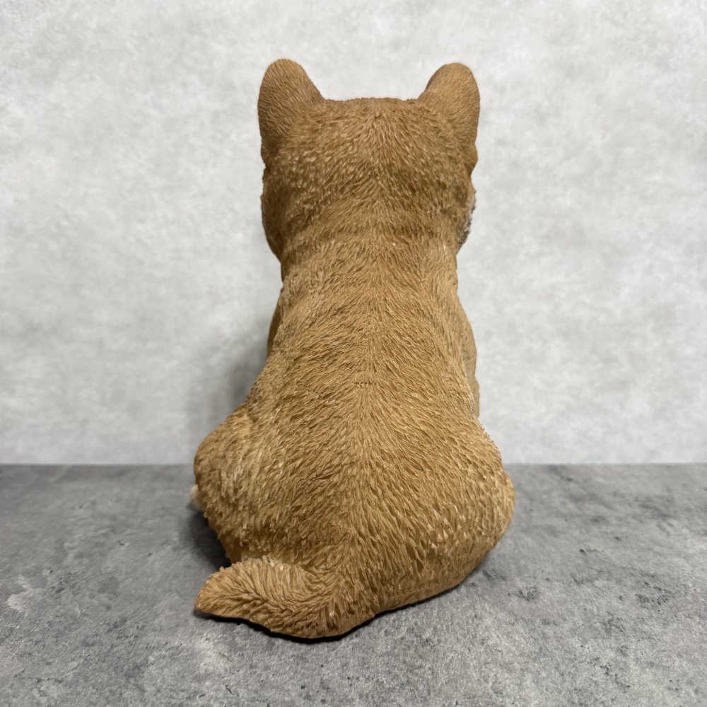 犬の置物 woobia ウービア お座り柴犬 中 笑顔 リアル動物オーナメント 高さ20cm イギリス職人手彩色 縁起物 戌年 守護犬 玄関 リビング 店舗 インテリア 犬好き 新築祝い 開店祝い 出産祝い お祝い ギフト プレゼント かわいい