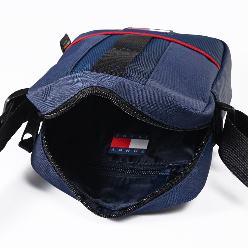 高品質ヨーロッパ輸入モデル トミーヒルフィガー TOMMY HILFIGER ショルダーバッグ TOMMY JEANS OUTDOORS REPORTER メンズ ネイビー AM0AM14617 C1G CORPORATE 送別会 誕生日 結婚祝い 結婚式 彼氏 息子 夫 男性 名刺入れ 高級 父の日 母の日 即日発送