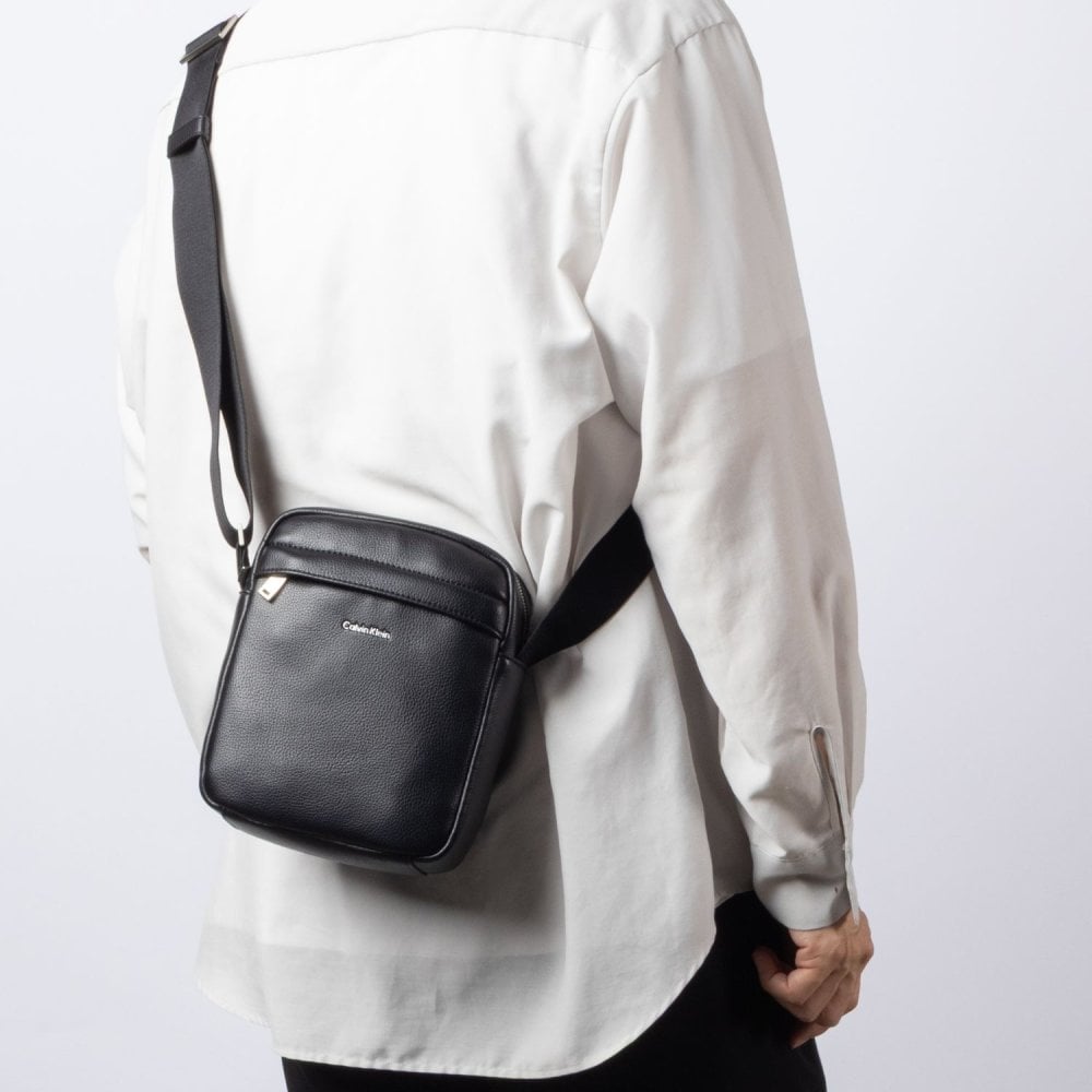 カルバンクライン Calvin Klein RAISED REPORTER レイズド リポーター LV04D3160G ショルダーバッグ メンズ バッグ