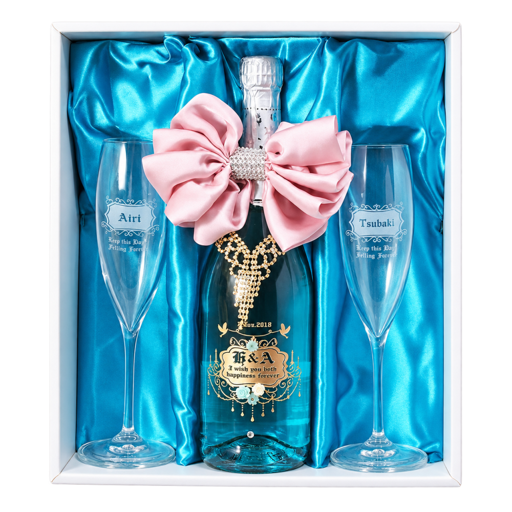 卒業 退職 名入れ ペアギフト SXX 酒セット スパークリングワイン シャンパン ブルー・オブ・マリア 750ml & おまかせシャンパングラス 2点 デコ仕上げ ボトルネックレス・リボンコサージュ付 布張りBOX入り / プレゼント ギフト 両親 夫婦 結婚 金婚式 銀婚式 退職 記念 誕生日 長寿 祝い