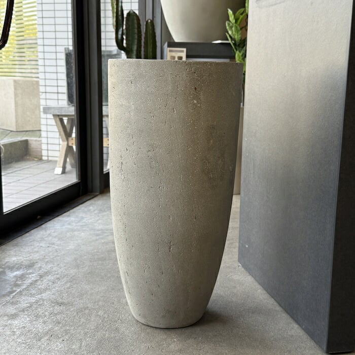 植木鉢 おしゃれ 大型 軽量 11号 鉢カバー KONTON コントン コーテス ラウンドハイ 縦長 トール 背が高い スリム 丸型 屋外 高級 北欧 モダン ナチュラル 観葉植物用 サボテン シンボルツリー 特大 玄関 テラス インテリア プランター 深型 セメント グレー