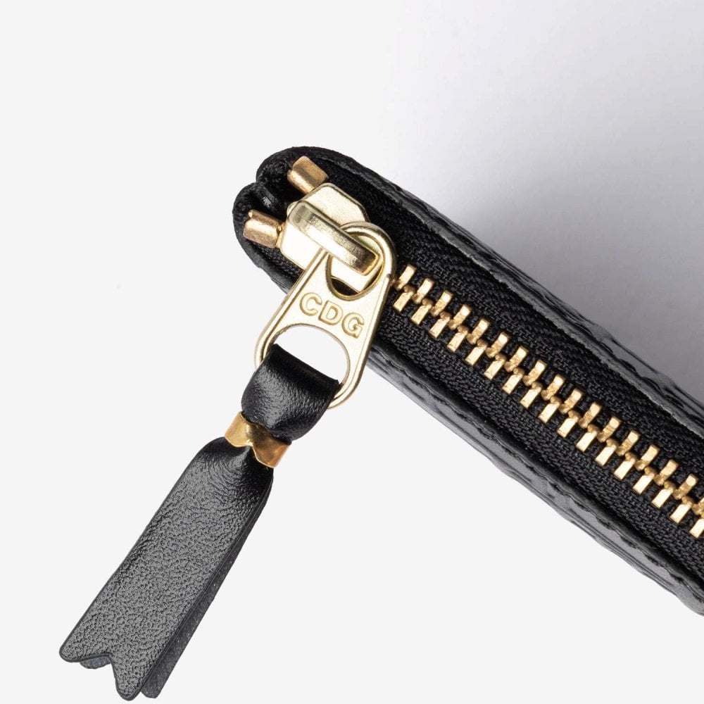 コムデギャルソン COMME DES GARCONS EMBOSSED LOGOTYPE エンボスロゴタイプ HALF ZIP WALLET ハーフジップ ウォレット SA3100EL ミニ財布 L字ファスナー コインケース ユニセックス 財布