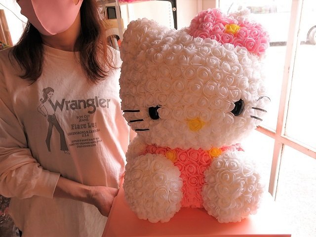 誕生日プレゼント 彼女 キティ ミニローズ 花束風ギフト レインボーローズ プリザーブドフラワー入りギフト ケース付き　