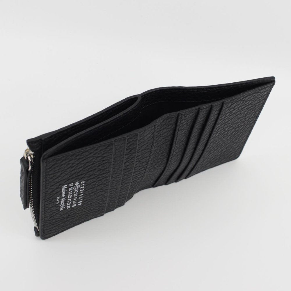 メゾン マルジェラ　Maison Margiela　二つ折り財布　SA1UI0023 P4455 T8103　ブラック　グレインレザー　4ステッチ フリップフラップ ウォレット　コンパクト財布　ミニウォレット