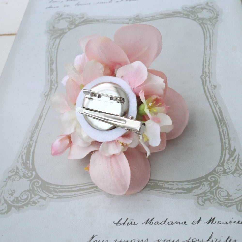 ピンク胡蝶蘭と桜のコサージュ　卒業式　入学式　謝恩会　成人式　発表会　式典　269