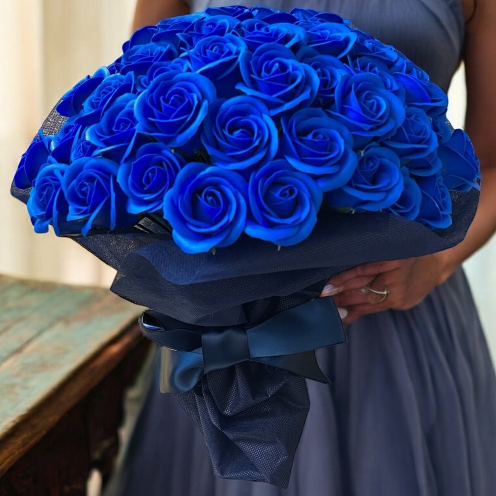 【ロイヤルブルー】「サヴォンローズ」 花束 ブーケ バラの花束 薔薇の花束 花ギフト フラワーギフト フラワーボックス プロポーズ サプライズ ソープフラワー シャボンフラワー 石鹸フラワー 石鹸の花 石鹸のバラ 枯れない花 インテリア 母の日 父の日 敬老の日 クリスマス バレンタイン ホワイトデー 誕生日 入学 卒業 就職 結婚祝い 結婚記念日 退職祝い 記念日 