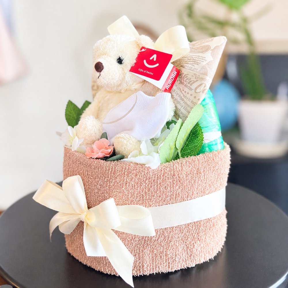 おむつケーキ 出産祝い くまちゃん ぬいぐるみ 名入れ対応 テープS 15枚 タオル ガーゼ くつ下 ベビーギフト 男の子 女の子
